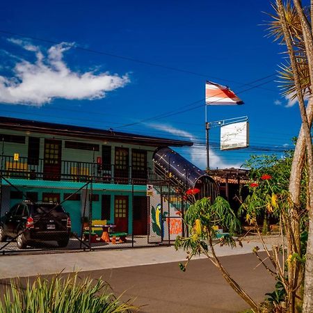 Hotel Reventazon Orosí Eksteriør bilde